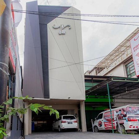 Urbanview Hotel Priority Samarinda By Reddoorz Esterno foto