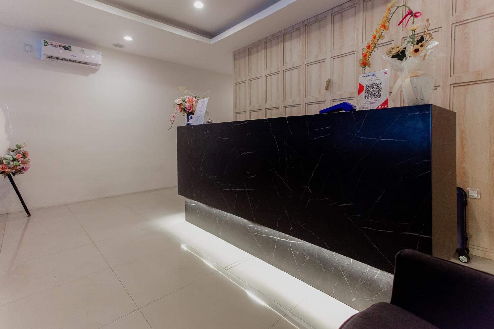 Urbanview Hotel Priority Samarinda By Reddoorz Esterno foto