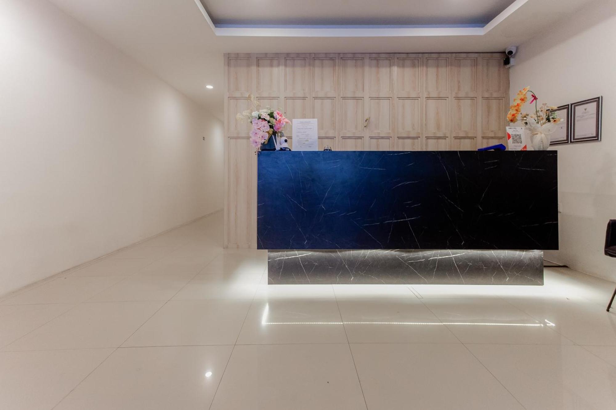 Urbanview Hotel Priority Samarinda By Reddoorz Esterno foto